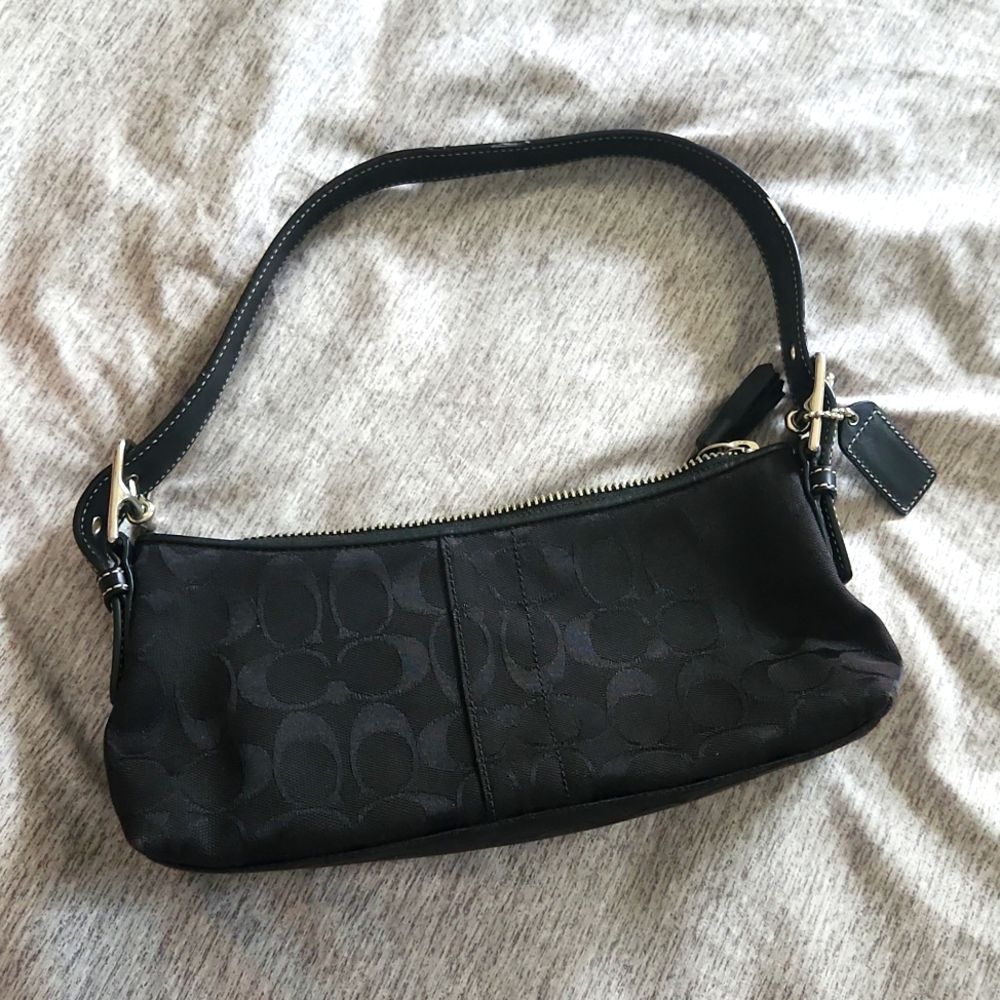 Coach Signatuee Small Black Purse